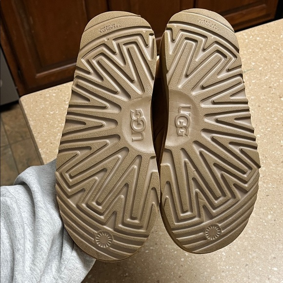 UGG Kids Tan Boots - Picture 4 of 4
